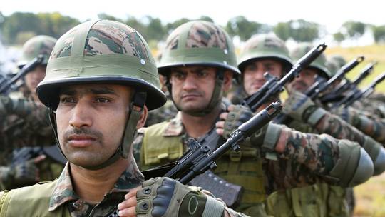 India afirma que Pakistán volvió a romper el alto el fuego, según los medios